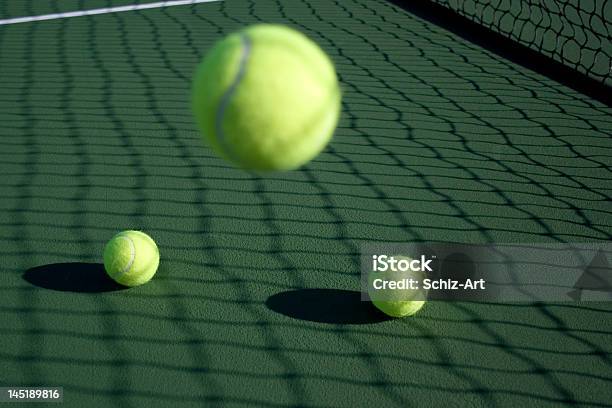 Bola De Ténis Bounce Série - Fotografias de stock e mais imagens de Bola de Ténis - Bola de Ténis, Saltar para Cima e para Baixo, Bola