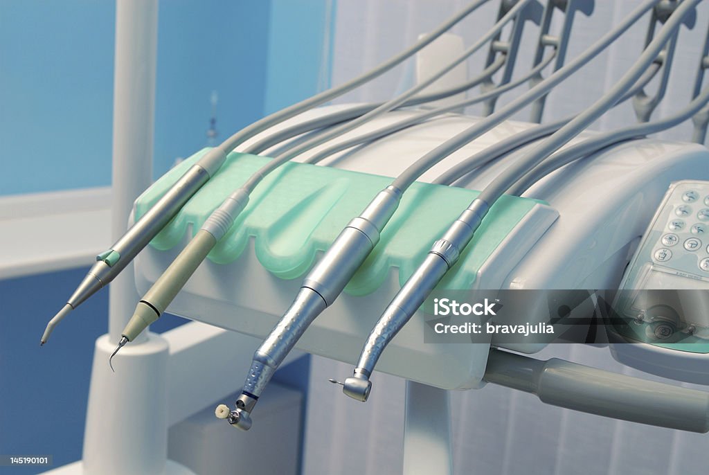 Silla de dentista con herramientas dentales - Foto de stock de Acero libre de derechos