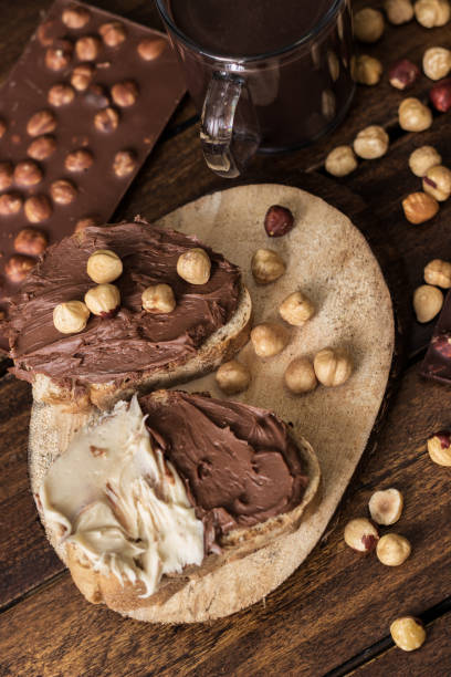istock Sliced of bread full of chocolate and hazelnut spread 1451905721