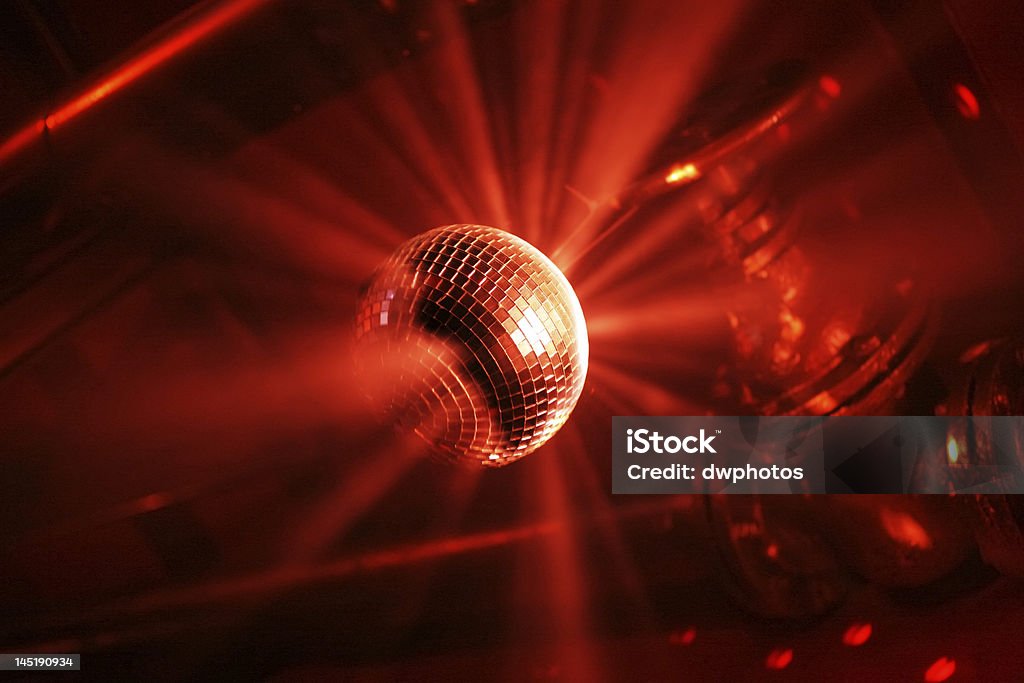 Czerwony Błyszczący discoball - Zbiór zdjęć royalty-free (Bal)