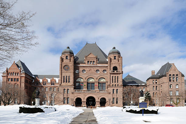 prédio queen's park - provincial legislature imagens e fotografias de stock