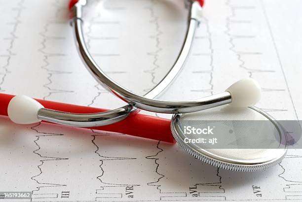 Estetoscópio E Ecg - Fotografias de stock e mais imagens de Cardiologista - Cardiologista, Cuidados de Saúde e Medicina, Diagrama