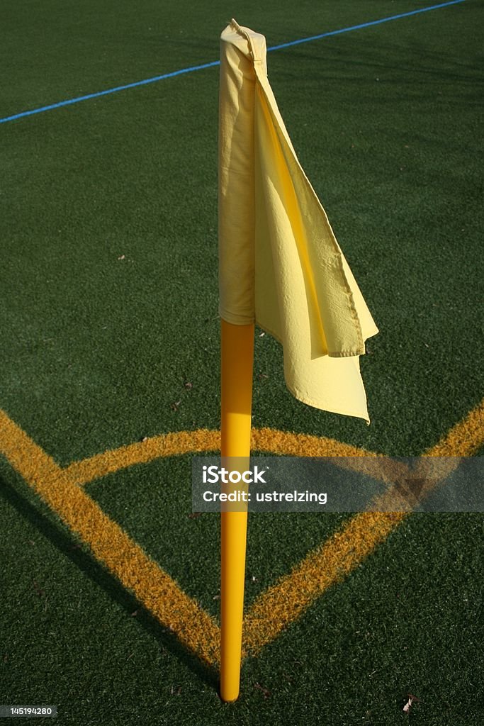 De fútbol de bandera de esquina amarilla - Foto de stock de Actividades recreativas libre de derechos