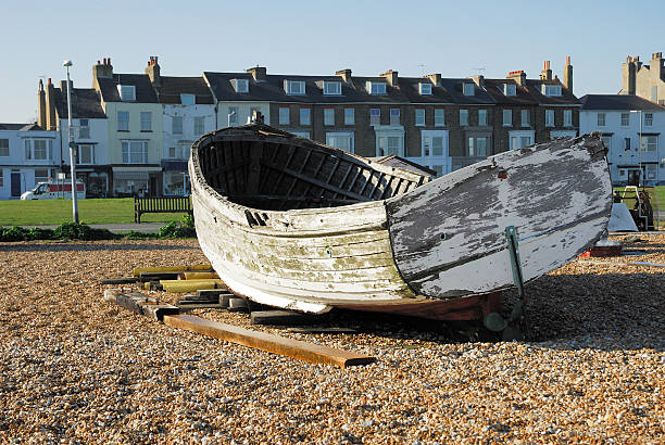 decaying 배죠 - rowboat nautical vessel stern wood 뉴스 사진 이미지