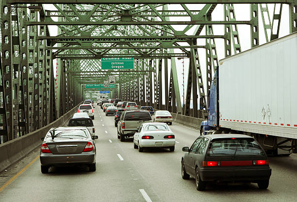 ponte - traffic jam traffic sports utility vehicle car imagens e fotografias de stock