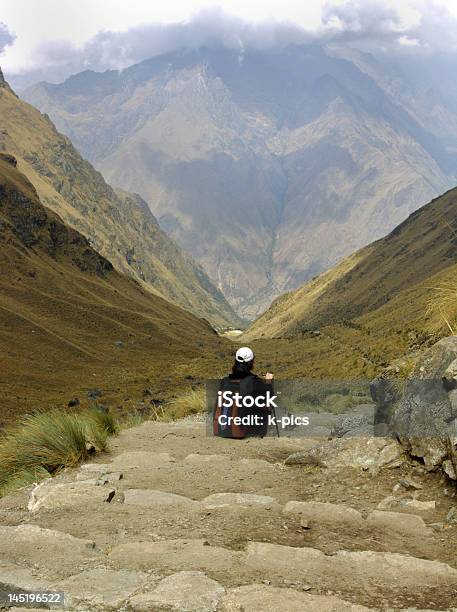 Турист Отдыха Чтобы Полюбоваться Видом На Inca Трейл — стоковые фотографии и другие картинки Аборигенная культура