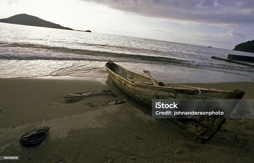 Pesca en bote - Foto de stock de Canoa libre de derechos