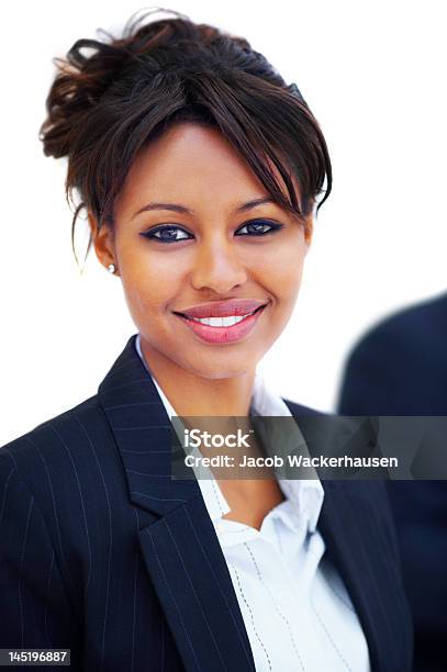 Foto de Closeup De Uma Linda Jovem Empresária Sorrindo e mais fotos de stock de Mulher de Negócios - Mulher de Negócios, Foto de cabeça, Perícia
