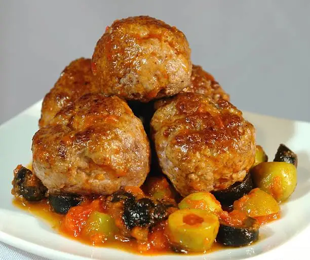 5 Meatballs Sizilian style on a tipical sauce of garlic, tomato and olives    