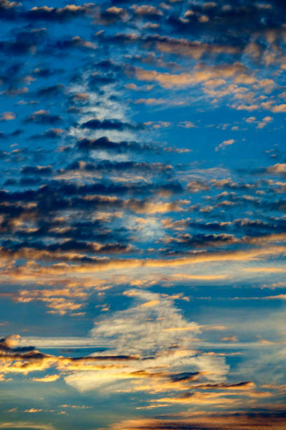 spring cloudscape at sunset - rock strata natural pattern abstract scenics imagens e fotografias de stock