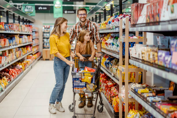 istock Family in Supermarket 1452145359
