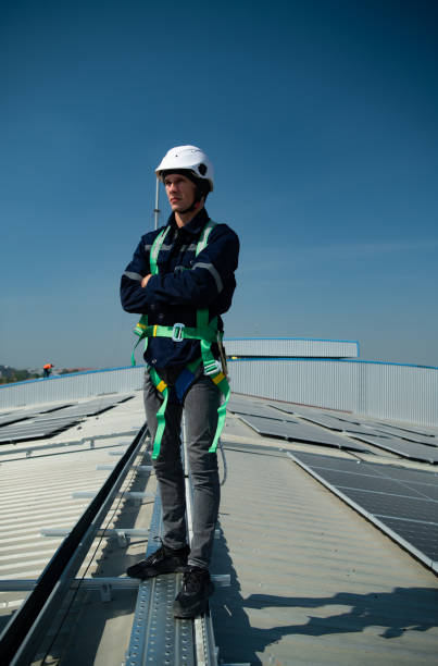 istock Engineer in charge of solar panel installation The installation of solar energy 1452147899