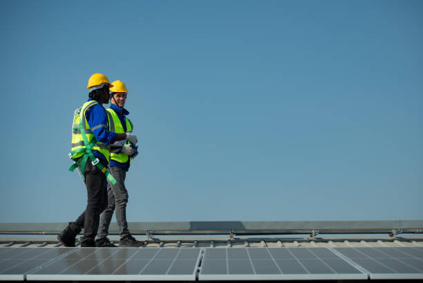 istock Engineer in charge of solar panel installation The installation of solar energy 1452149371
