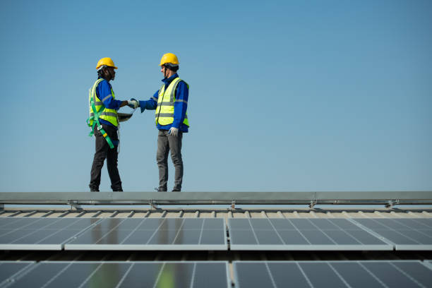 istock Engineer in charge of solar panel installation The installation of solar energy 1452149372