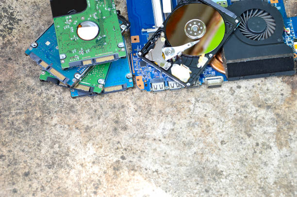 istock 2.5-inch hard disk drives are still popular. 1452152656