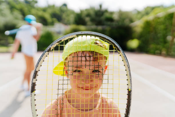 amante del tenis - tennis child childhood sport fotografías e imágenes de stock