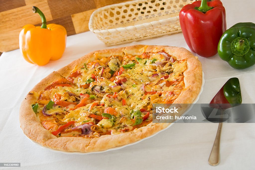 Pizza italiana - Foto stock royalty-free di Alimentazione non salutare