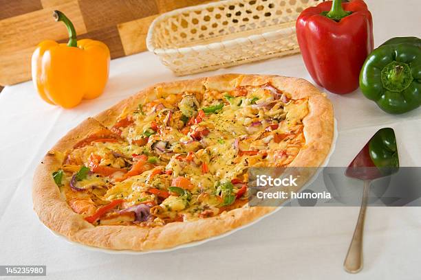 Pizza Italiana - Fotografie stock e altre immagini di Alimentazione non salutare - Alimentazione non salutare, Carne, Cena