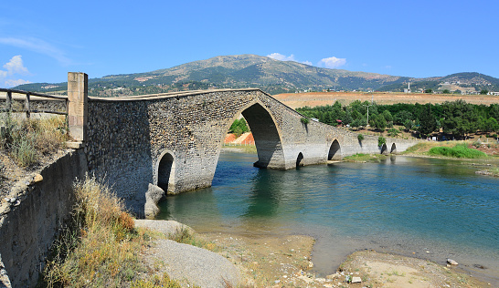 Ceyhan Bridge, located in Kahramanmaraş, Turkey, was built in the 16th century. It is 158 meters long and consists of six arches.
