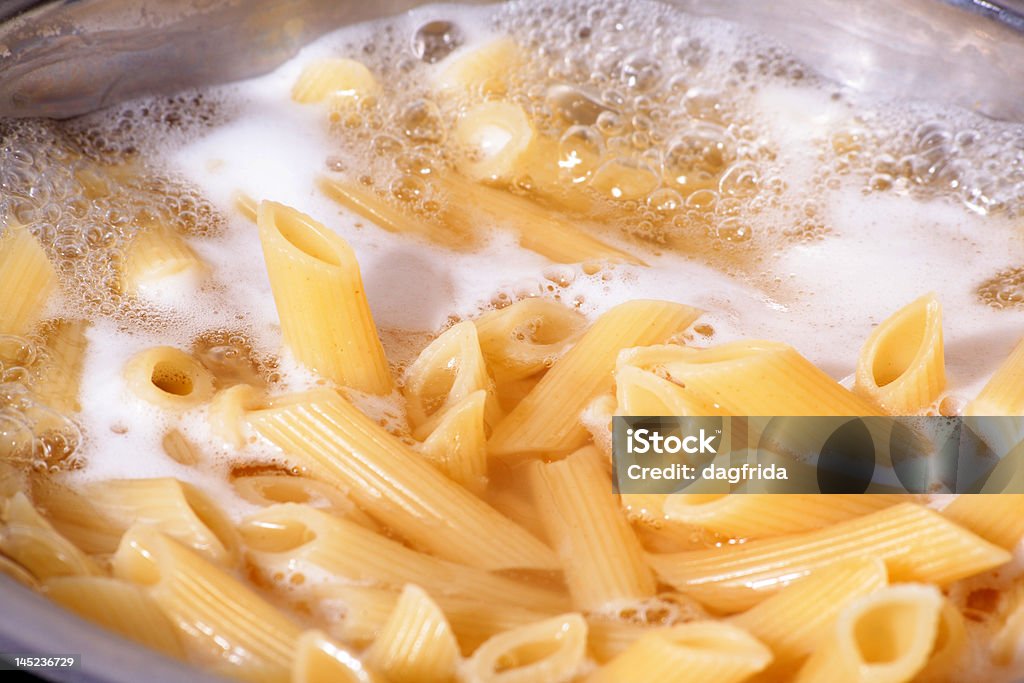 Massa Penne fervente - Foto de stock de Massa royalty-free