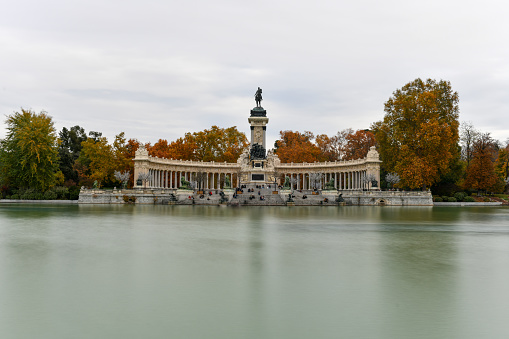 A picture of the Herastrau Lake and Park in the fall, with The House of the Free Press at the far right.