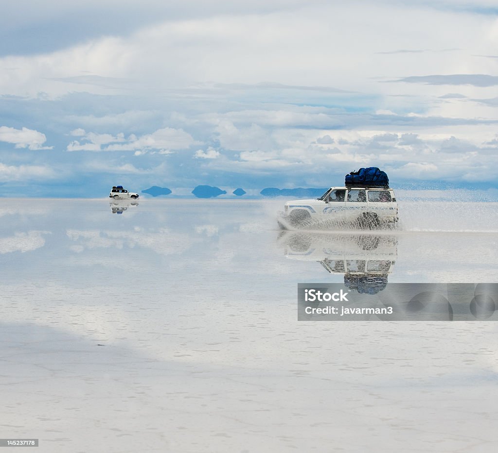 jeep no lago salgado salar de uyuni, Bolívia - Royalty-free Ao Ar Livre Foto de stock