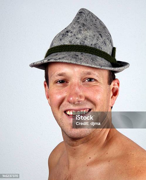 Giovane Sorridente Farmer - Fotografie stock e altre immagini di Adulto - Adulto, Ambientazione esterna, Austria