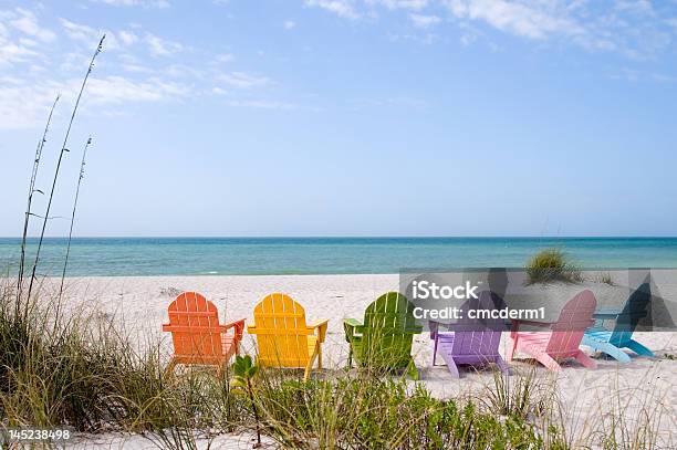 Foto de Férias De Verão Na Praia e mais fotos de stock de Cadeira Adirondack - Cadeira Adirondack, Praia, Flórida - EUA