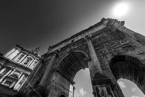 A greyscale shot of the Arch of Constantine in Rome, Italy
