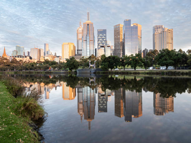 City skyline next to river Early morning light on Melbourne skyline and reflections on the Yarra River melbourne australia stock pictures, royalty-free photos & images