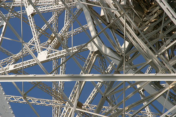 jodrell bank viga detalle - jodrell bank radio telescope dish cheshire astronomy telescope observatory fotografías e imágenes de stock