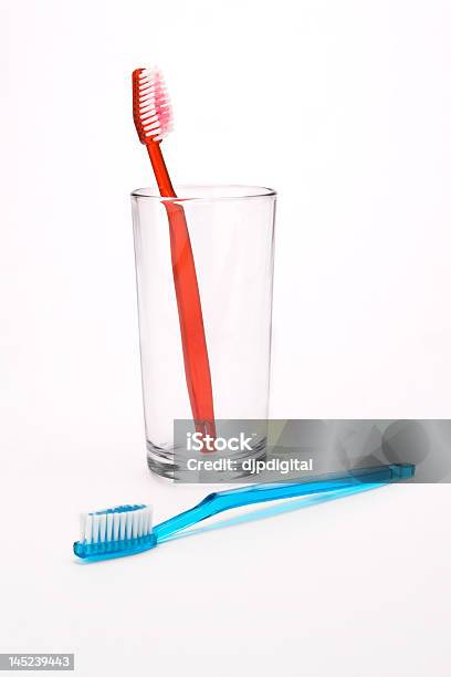 Foto de Vermelho E Azul Escovas De Dente e mais fotos de stock de Azul - Azul, Casado, Casal Heterossexual