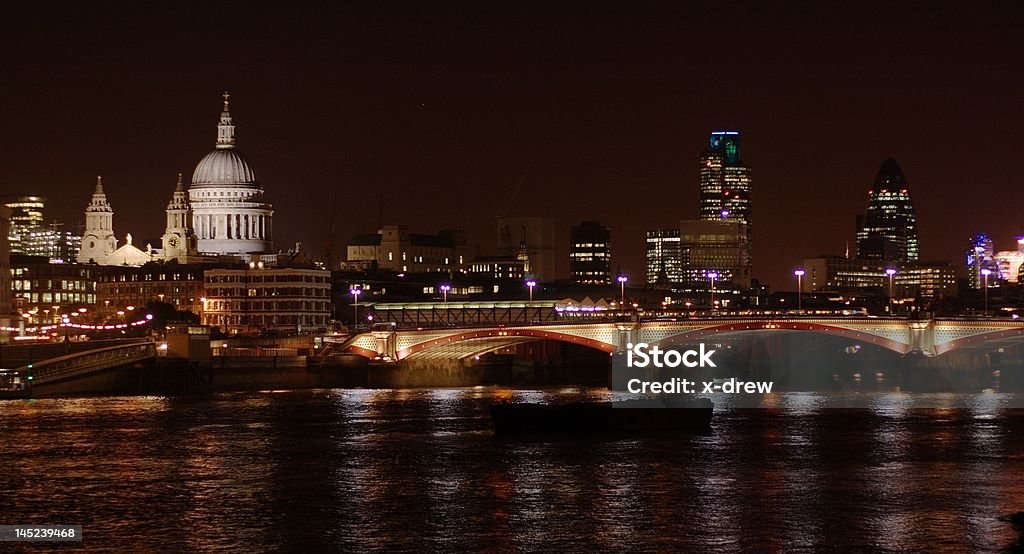 Vue de nuit de la ville de Londres - Photo de Capitales internationales libre de droits