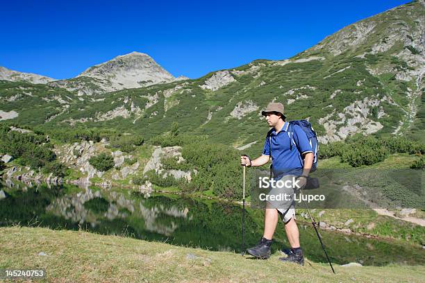 Excursionismo En El Parque Nacional Pirin Foto de stock y más banco de imágenes de Actividad - Actividad, Actividades y técnicas de relajación, Adulto