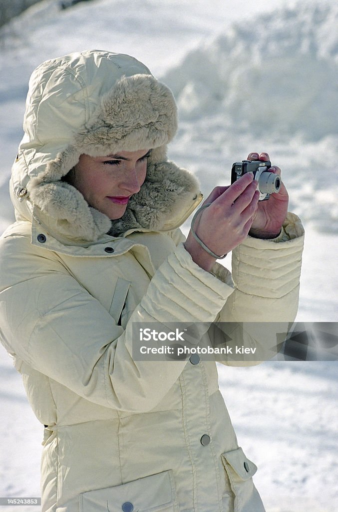 Femme photographe de vacances d'hiver - Photo de Activité libre de droits