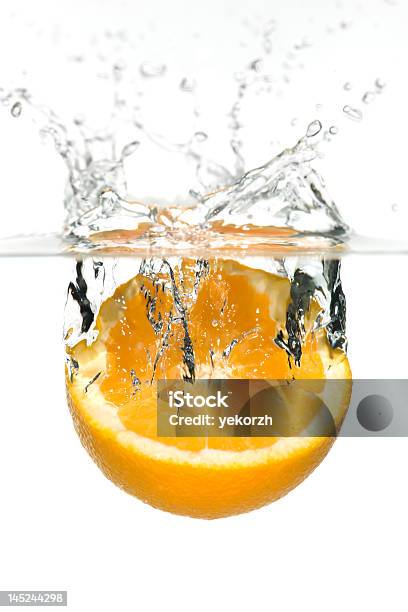 Orange W Wodzie - zdjęcia stockowe i więcej obrazów Bańka - Bańka, Biały, Chlapać