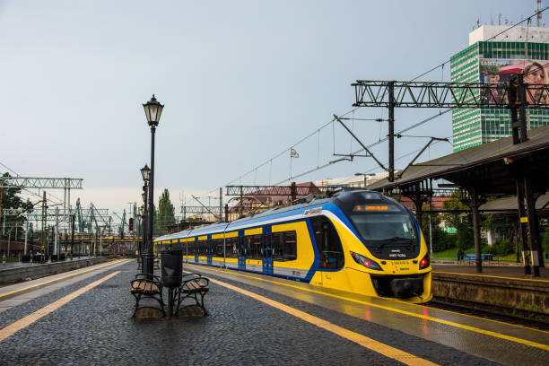 Train on the platform of railway station in Gdynia - fotografia de stock