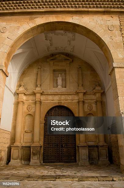 San Antonio Abad Chiesa Di El Toboso In Spagna - Fotografie stock e altre immagini di Antico - Condizione - Antico - Condizione, Architettura, Arco - Architettura