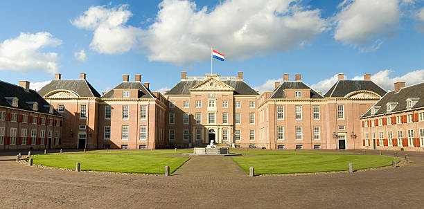 het paleis loo (palazzo reale di apeldoorn, paesi bassi - apeldoorn foto e immagini stock