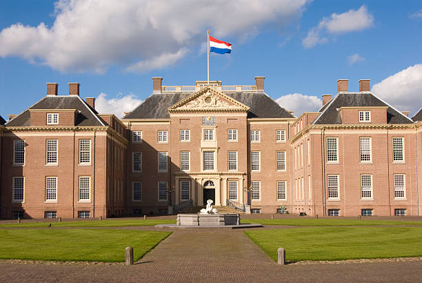 het paleis loo (palazzo reale di apeldoorn, paesi bassi - apeldoorn foto e immagini stock