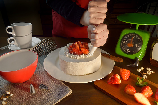 Image for Decorating Strawberry Cake/Studio Shot