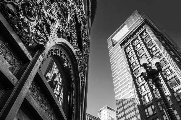 arquitetura antiga e nova de chicago - chicago black and white contemporary tower - fotografias e filmes do acervo