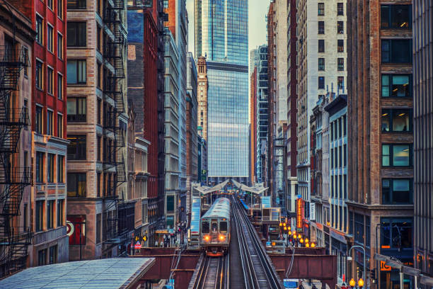 transporte ferroviário de chicago - trem elevado - fotografias e filmes do acervo