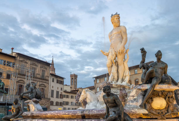 fontaine de neptune sur la piazza della signora à florence, italie - tuscany florence italy italy neptune photos et images de collection