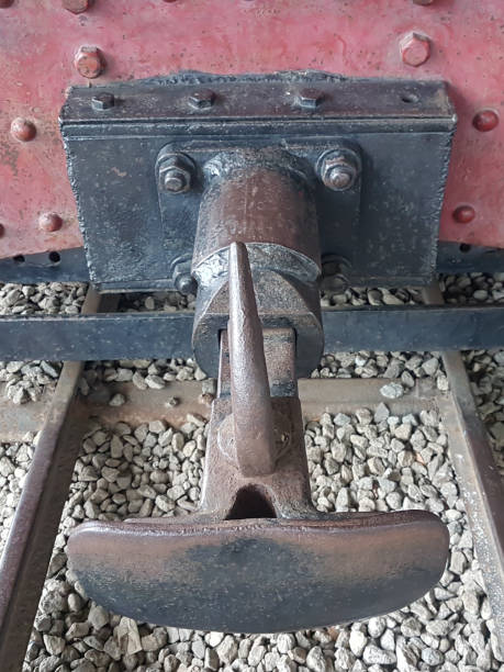 기차의 오래된 커플 링 후크 - coupling hook 뉴스 사진 이미지