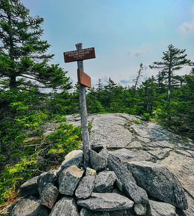 An appalachian trail sign at the top of Pleasant Pond Mountain