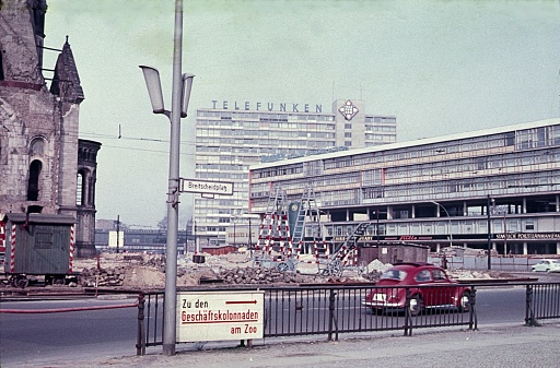 Berlin (West), Germany, 1959. Redesign of Berlin's Breitscheidplatz in City West. Furthermore: The Telefunkenhaus in the background and the shell of the Bikinihaus on the right in the picture.