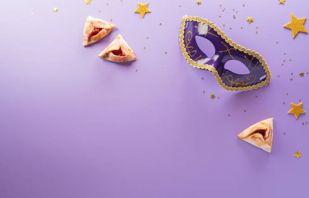 concept de décoration de carnaval joyeux pourim à base de masque et d’étoile étincelante et de biscuits hamantaschen sur fond pastel. (joyeux pourim en hébreu, fête juive célébrer) - pourim photos et images de collection