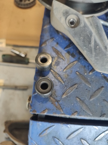 an important part that cannot be damaged in an automatic motorbike, namely the CVT roller, this is a damaged roller whose shape is not perfectly round and needs to be replaced