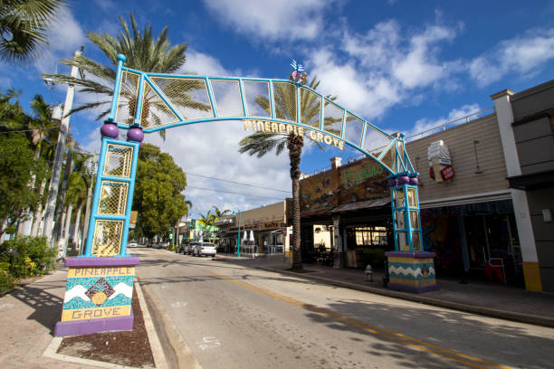 The Pineapple Grove Arts District in Delray Beach, Florida, USA Delray Beach, Florida, USA - December 2022: The Pineapple Grove Arts District in Delray Beach, Florida, USA delray beach fl stock pictures, royalty-free photos & images